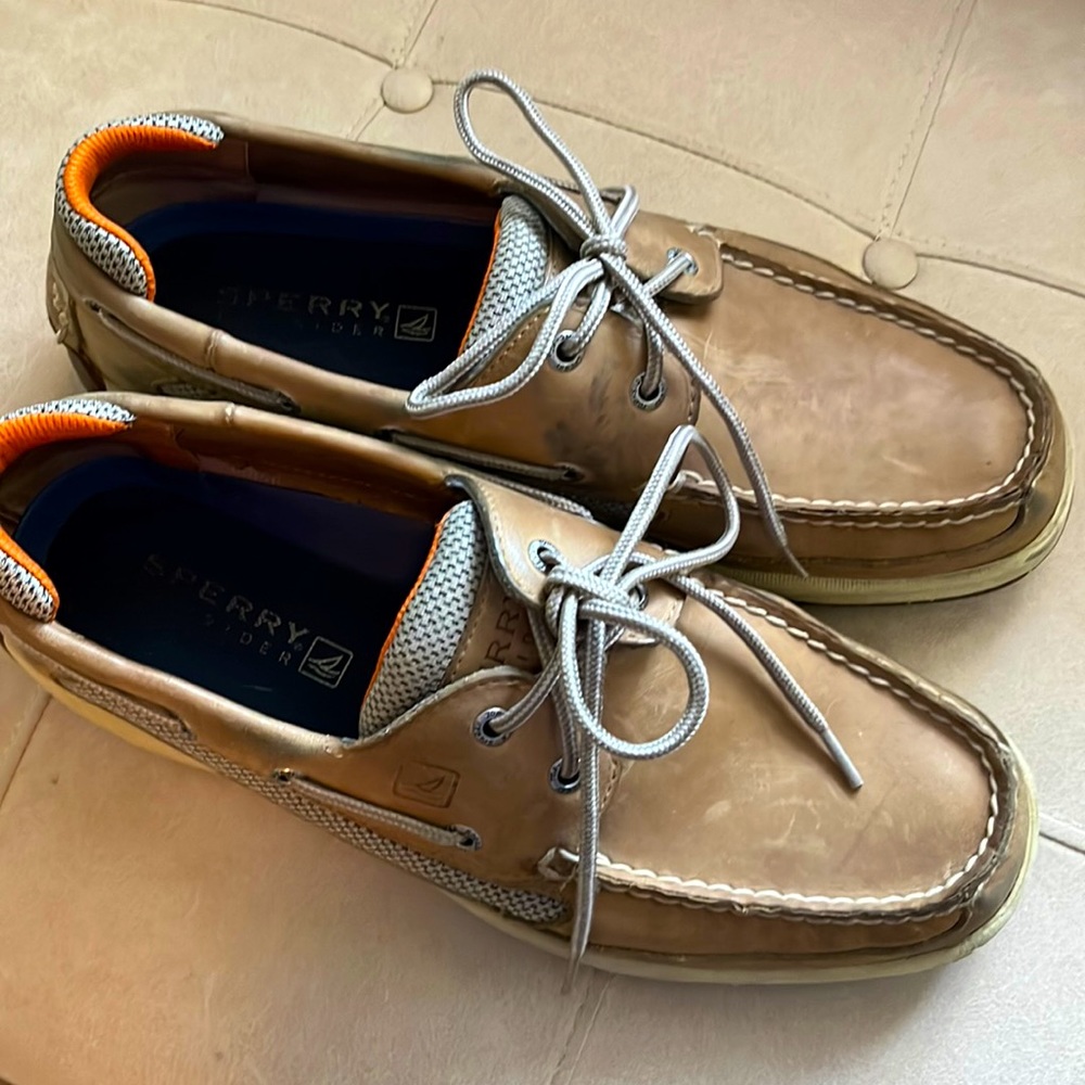 Mens size 10 1/2 Sperry deck shoe